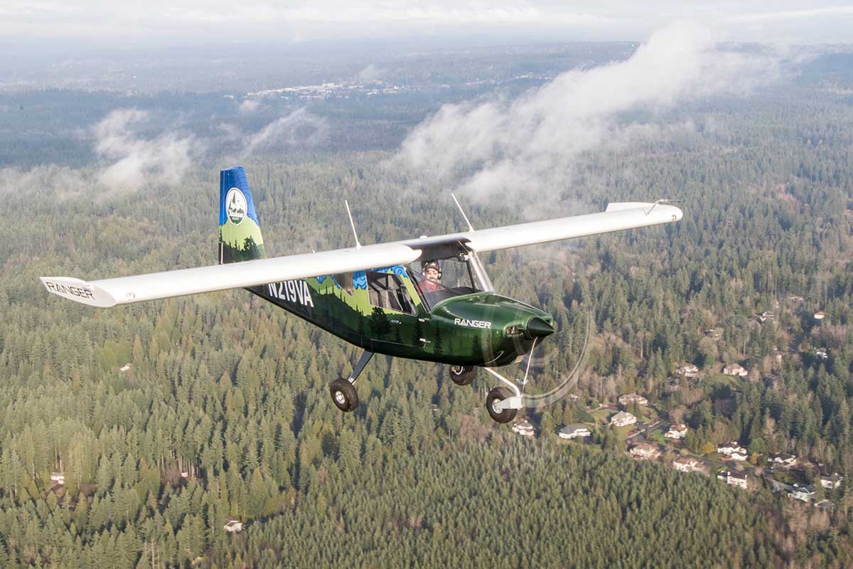 The Vashon Ranger R7 flies around Seattle on a beautiful day