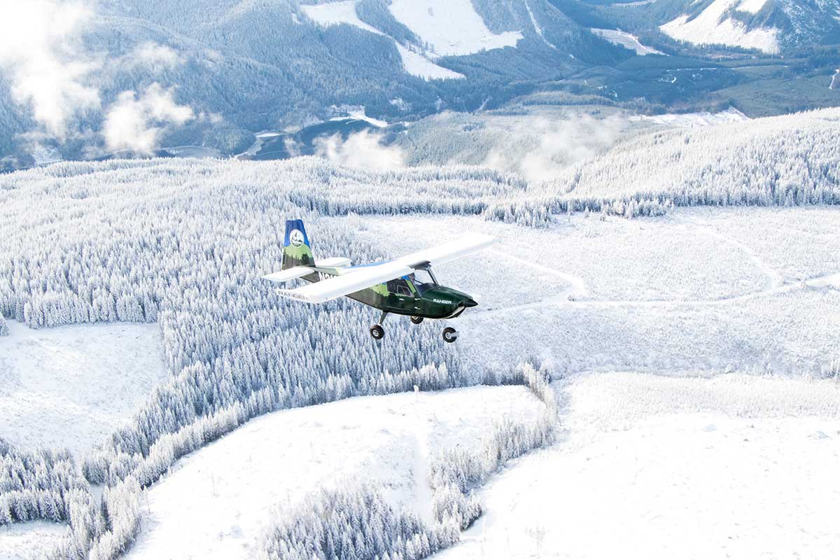 The Vashon Ranger R7 flies around Seattle on a beautiful snowy day